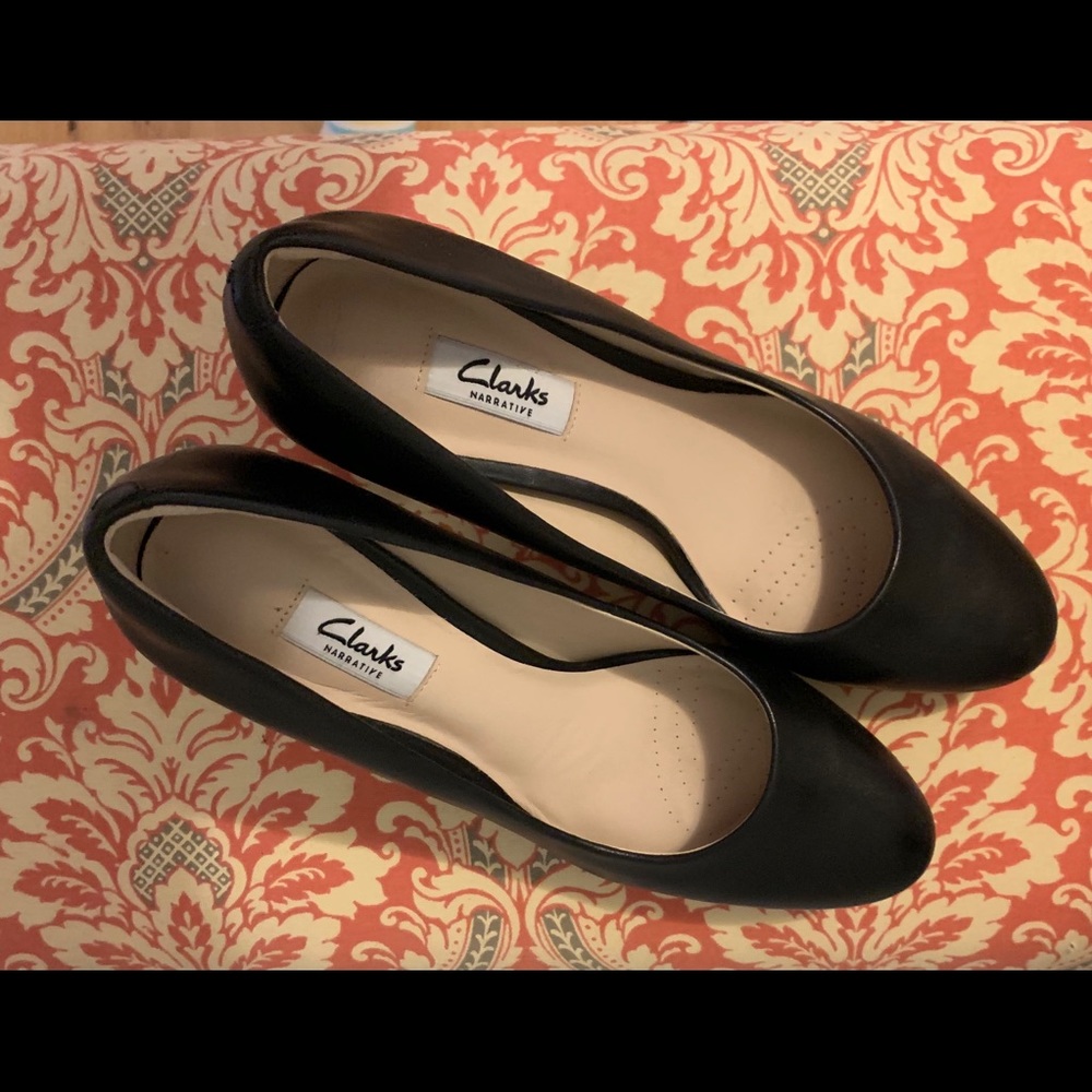 Sleek pumps